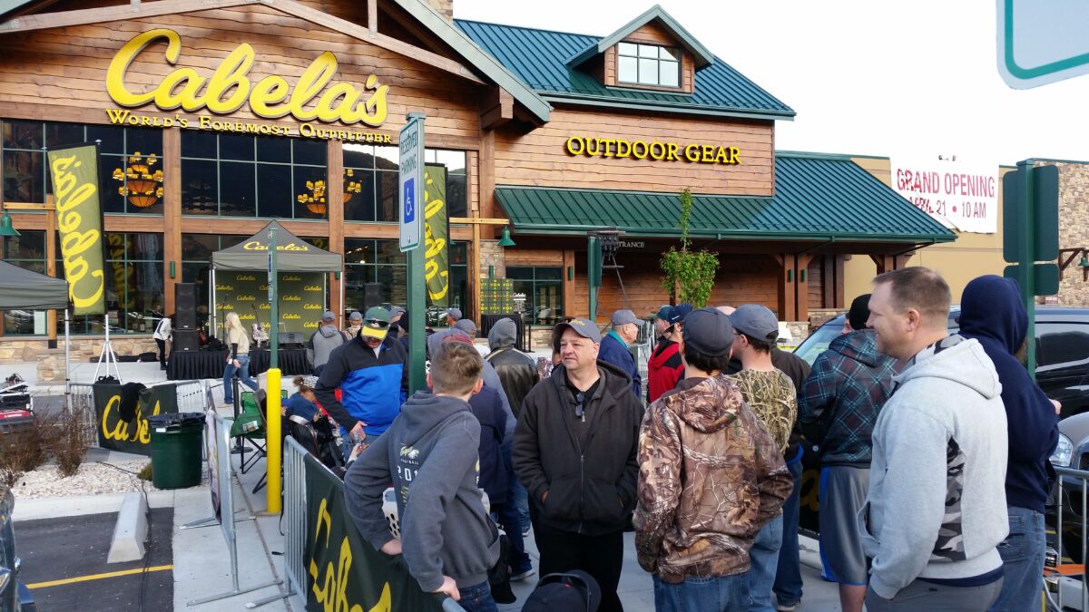 Utahns wait in line for hours for Cabela’s Farmington opening News